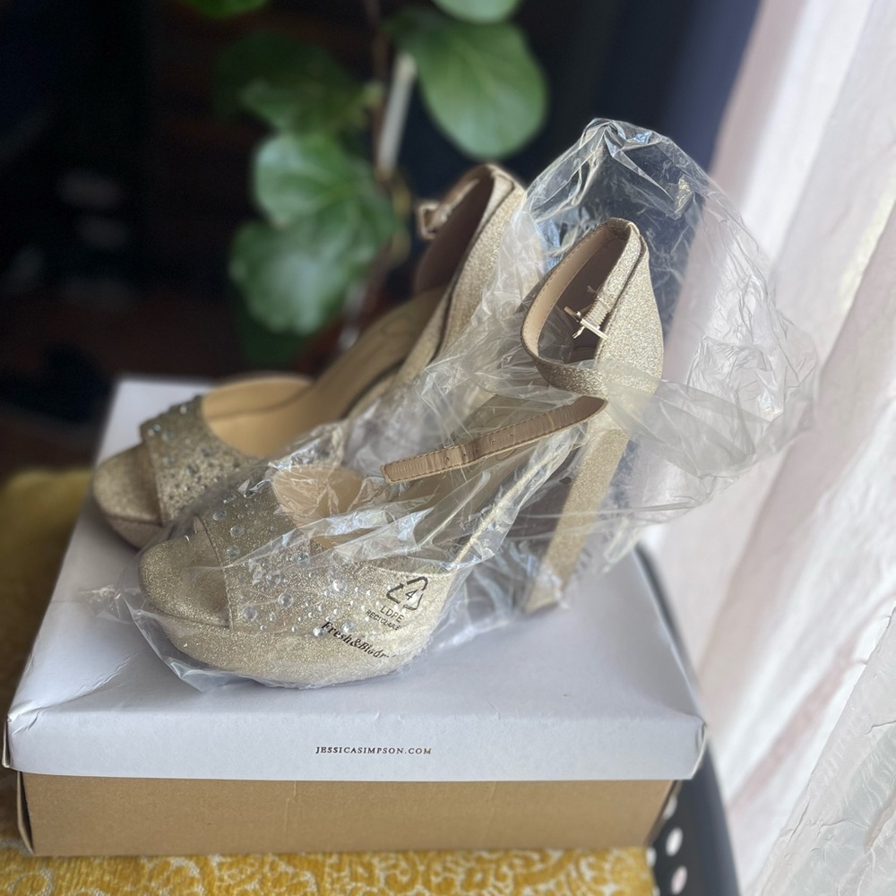 Jessica Simpson- Elegant Gold Women's Heels